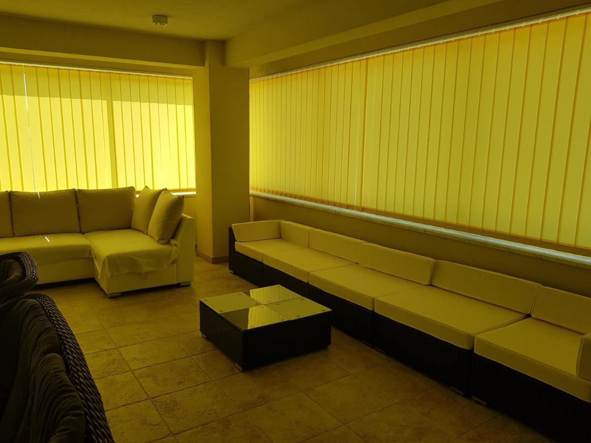 Yellow Cube Кожино Экстерьер фото